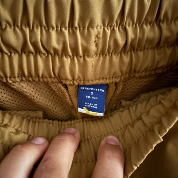 High-Waisted StretchTech Water-Repellent Shorts -- 4.5-inch inseam - Picture 2 of 2